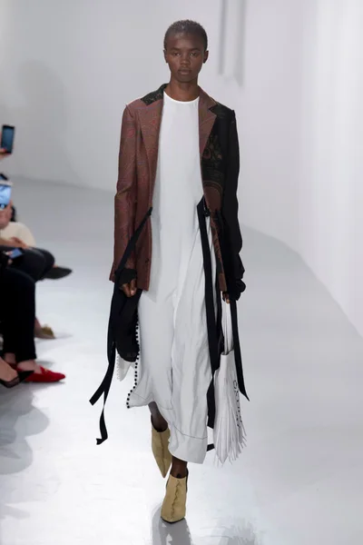 Look 10